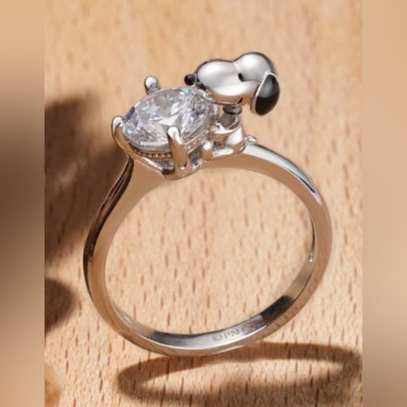 Peanuts Jewelry - RESTOCKED 925 Sterling Silver Peanuts Snoopy Hugging Diamond Solitaire Ring